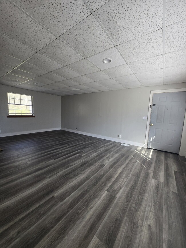 Building Photo - Nice House in Rossville