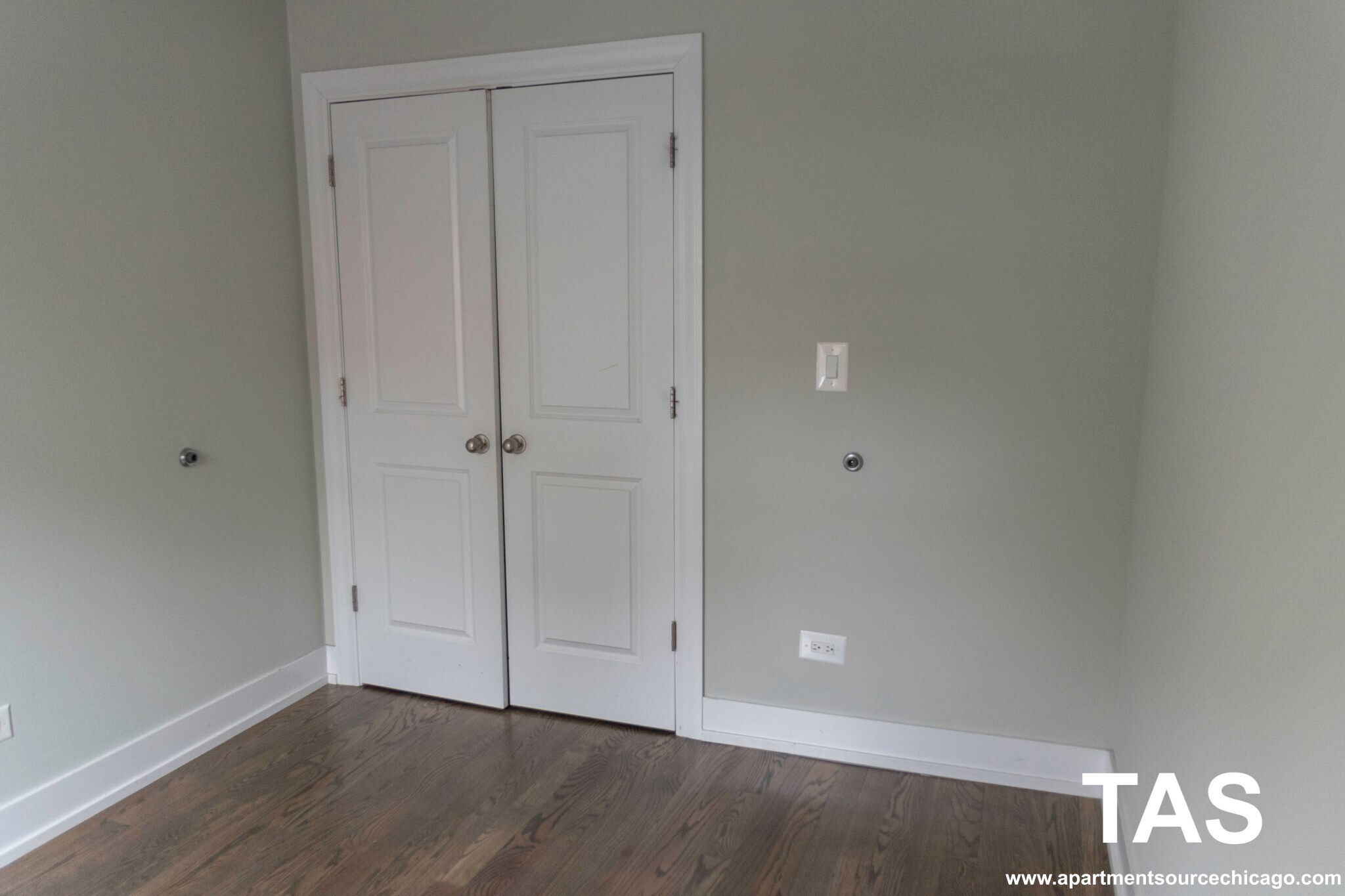 Building Photo - 3854 N Southport Ave