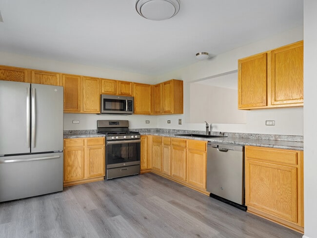 Building Photo - 2745 Canyon Dr