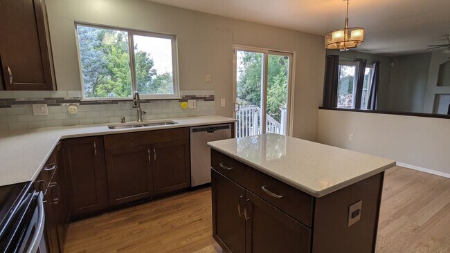 Building Photo - MODERN TWO STORY 3 BED/2.5 BATH WITH FENCE...