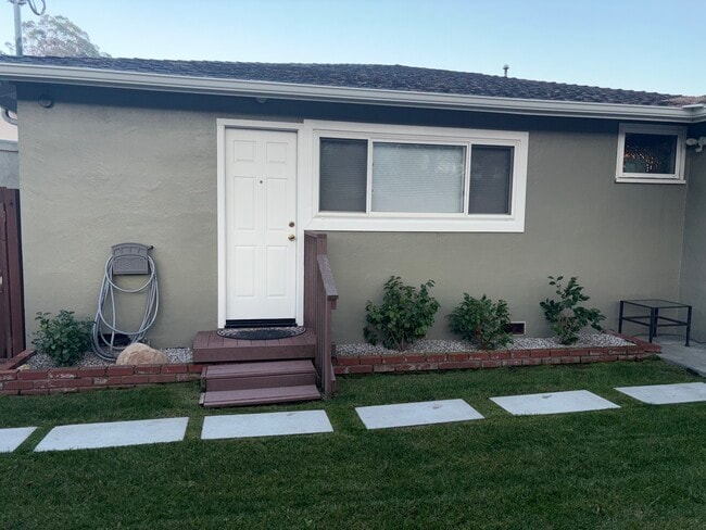 Building Photo - 1960 Claremont Dr