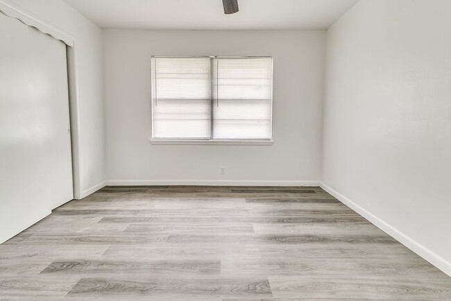 Building Photo - 2417 Becker Pl