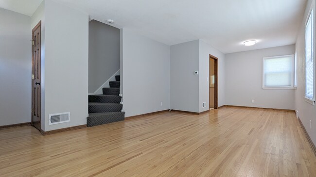 Building Photo - 117 19th St SE