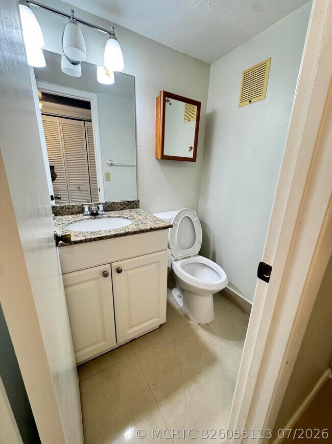 Building Photo - 1036 Harwood D