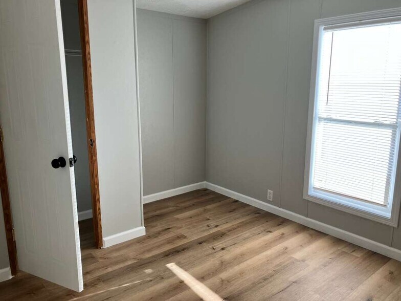 Building Photo - 44 Deerwood Park