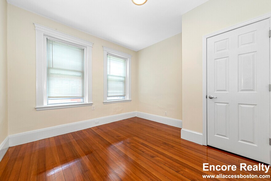 Building Photo - 63 Fairbanks St