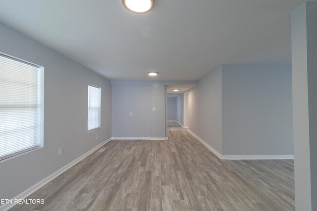 Building Photo - 770 Mahoney Rd