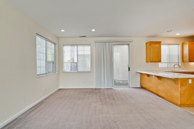 Building Photo - Introducing a Spacious 4 Bed 2.5 Bath Town...