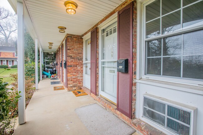 Building Photo - Charming 2 BR/1 BA Apartment in Rockville!