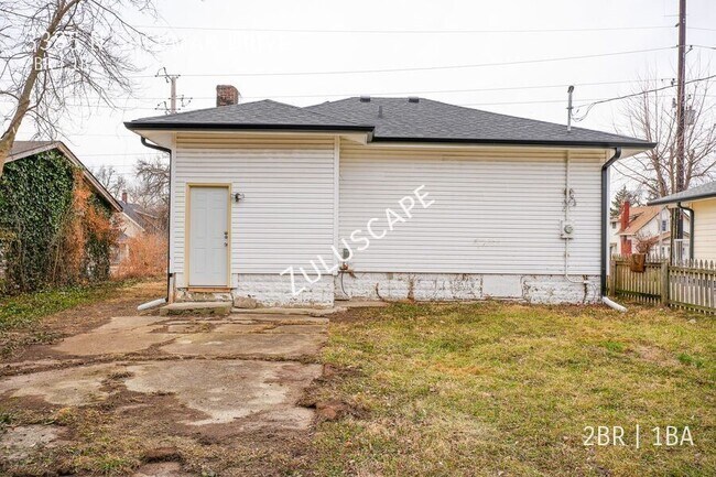 Building Photo - 3385 N Sherman Dr