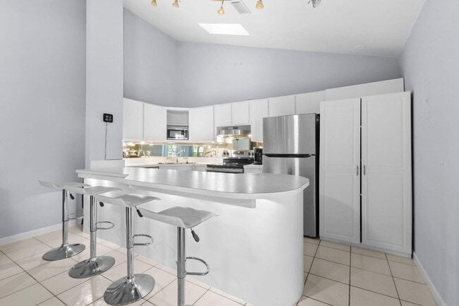 Building Photo - 1801 S US Hwy 1