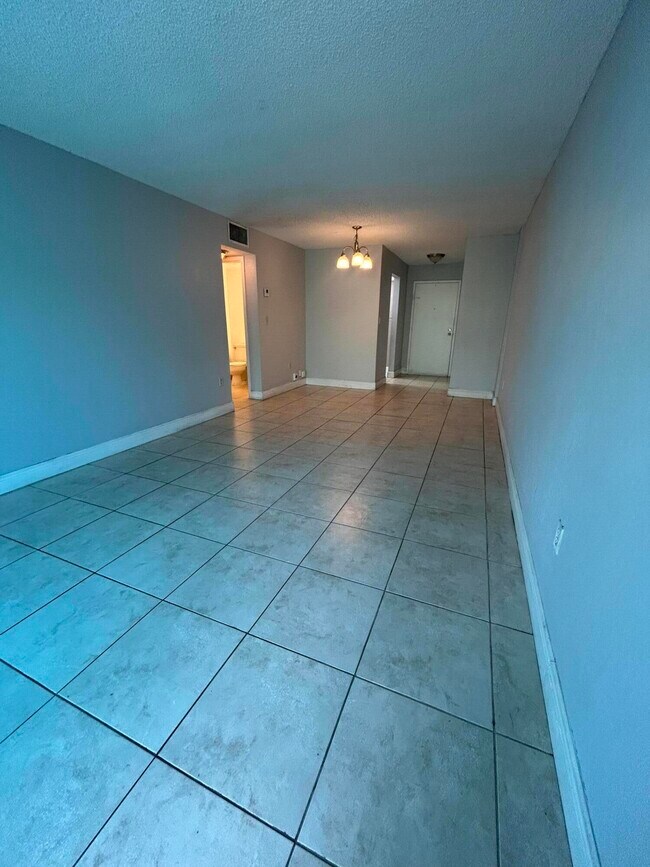 Building Photo - 1805 Sans Souci Blvd