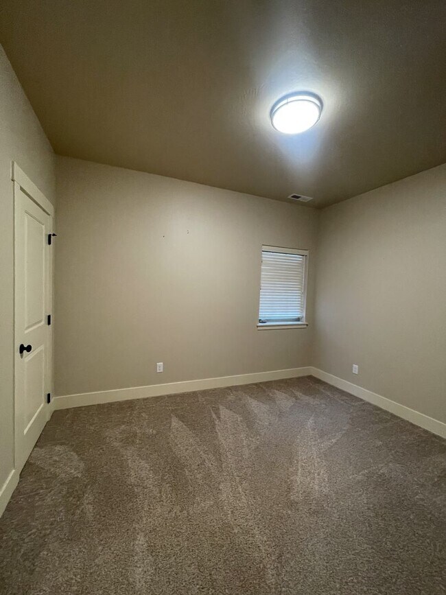 Building Photo - Golf Course Living on Village Greens-  Bedroom plus Den/2 Bath Single Story with 2 Car Garage