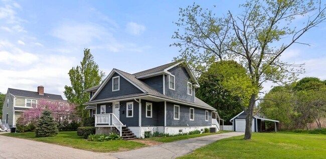 Building Photo - 29 Versailles Ave