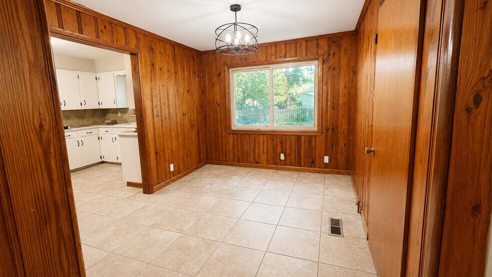 Building Photo - 1116 Parkway Dr