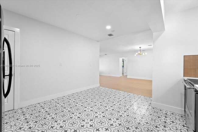 Building Photo - 1240 NE 138th St