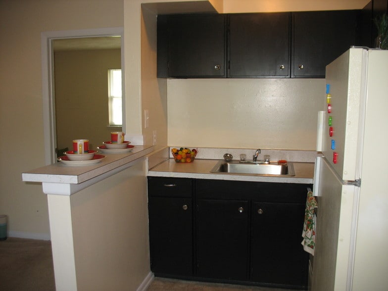 Galley style kitchen-1 bedroom - Vantage Apartments