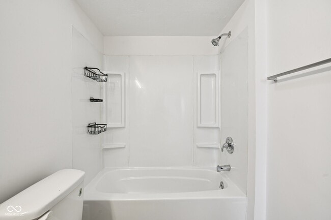 Building Photo - 218 W Main St