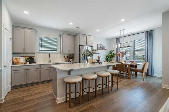 Building Photo - 622 Shallowford Rd