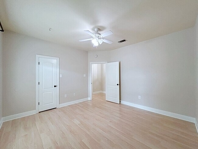 Building Photo - 3919 Meadow Ridge Dr