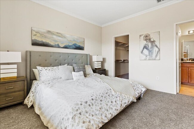 Building Photo - $3,456 - 2 Bed / 2 Bath Stunning Corner Un...