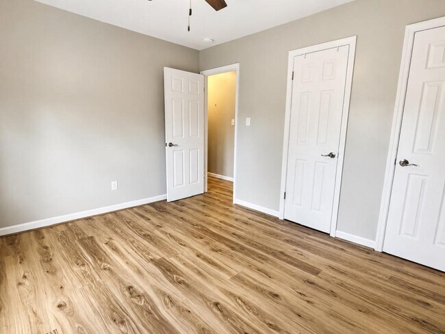 Building Photo - 247 Brookside Ct