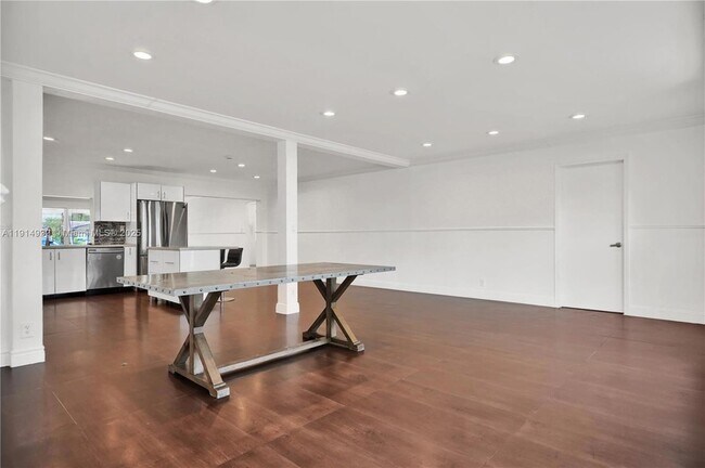 Building Photo - 4721 W Park Rd