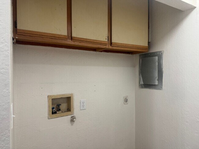 Building Photo - FT125-#4-HB 1X