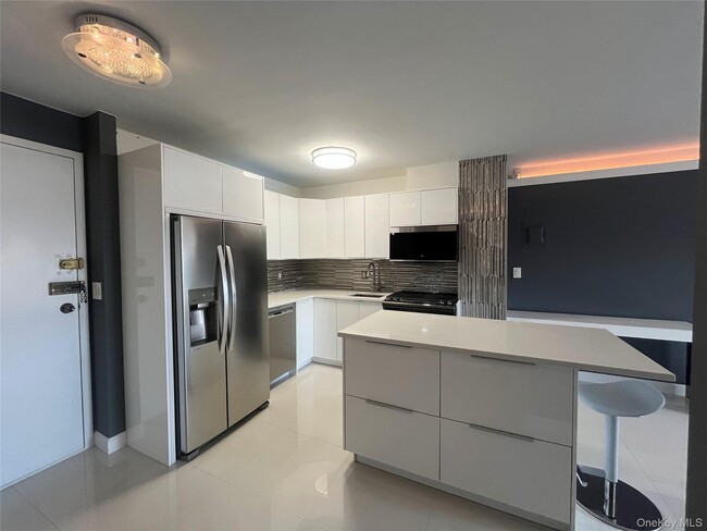 Building Photo - 666 Pelham Rd