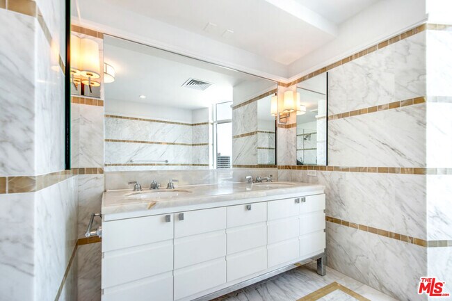 Building Photo - 1 W Century Dr