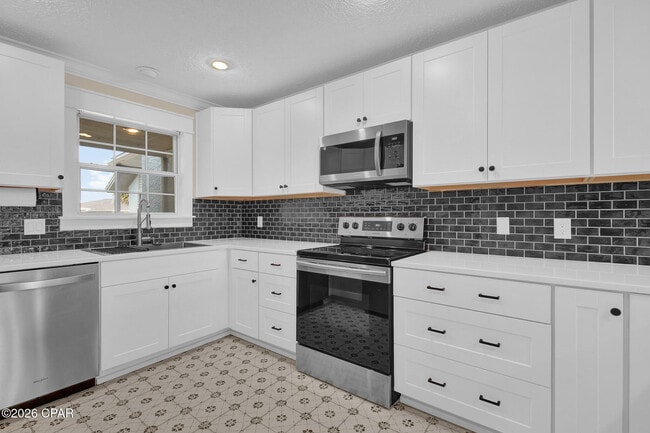 Building Photo - 1365 Capri Dr