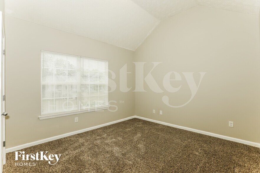 Building Photo - 708 Tullamore Way