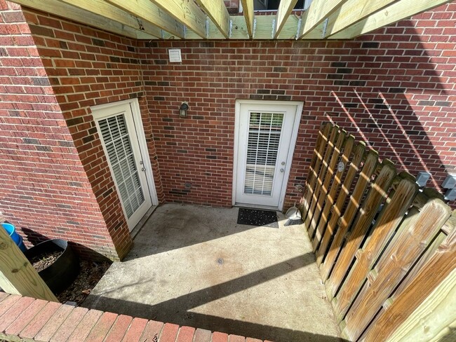 Building Photo - 2 Bed 2 Full Bath Condo w/ Garage For Rent