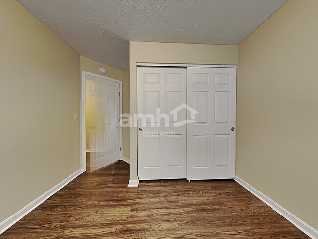 Building Photo - 2330 Antoinette Way