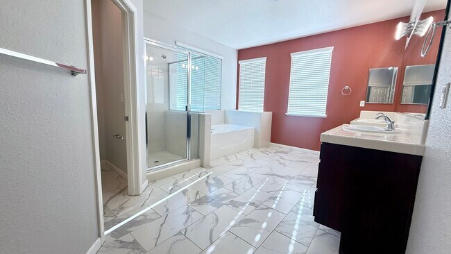 Building Photo - New listing! Bright and Spacious, Close to Parks and Trails