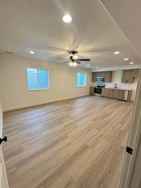 Building Photo - 274 N 975 W