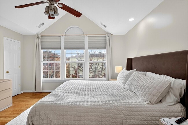 Building Photo - 34 Marina Dr