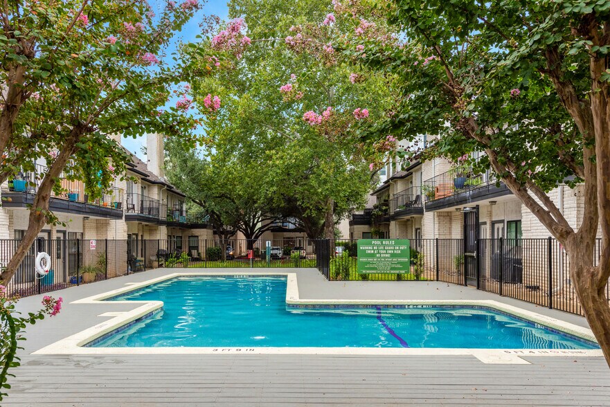 Building Photo - 1307 Kinney Ave