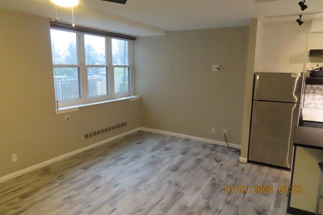 Building Photo - 1620 E Broad St