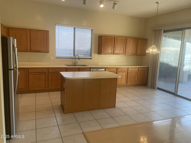 Building Photo - 2165 W Olive Way