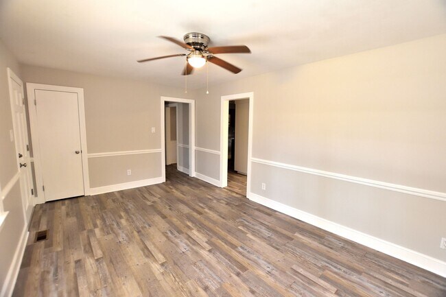 Building Photo - 708 Cedarbrook Dr