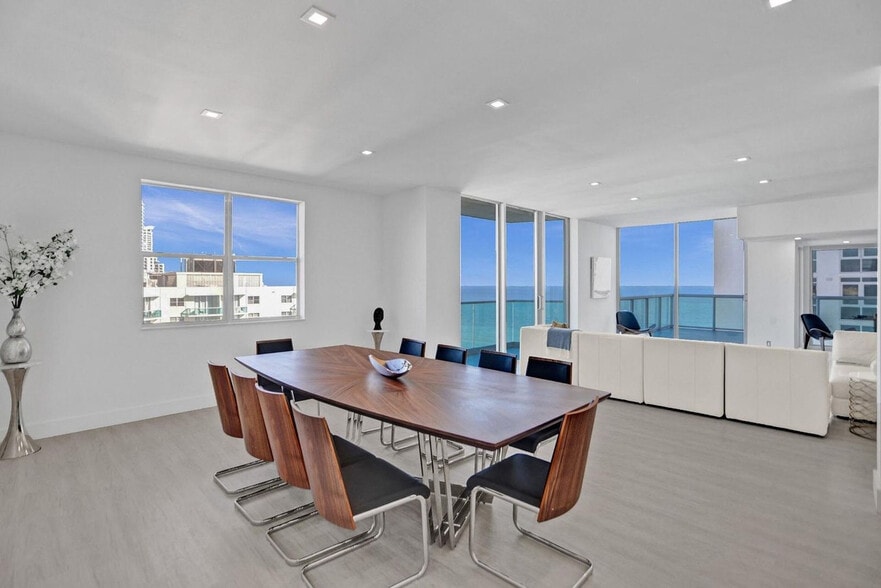 Building Photo - 4001 S Ocean Dr