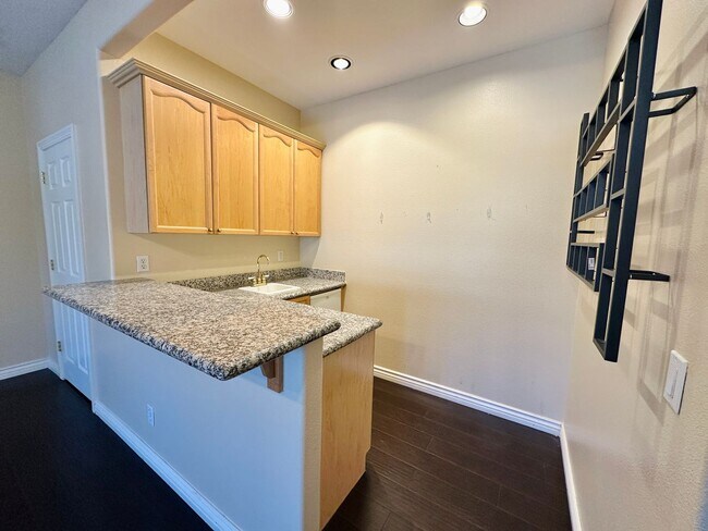 Building Photo - GORGEOUS 2 STORY HOME WITH A GRAND ENTRY &...
