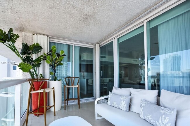 Building Photo - 16500 Collins Ave