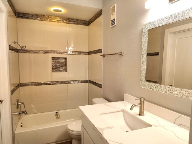 Building Photo - 6500 Harbor Town Dr