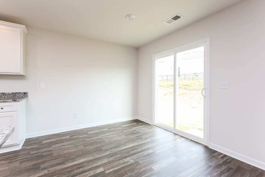 Building Photo - 2207 Southlea Dr