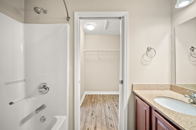 Building Photo - 710 Arbor Lake Dr
