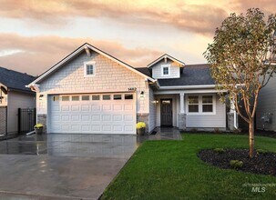 Building Photo - 1482 W Woodpine St