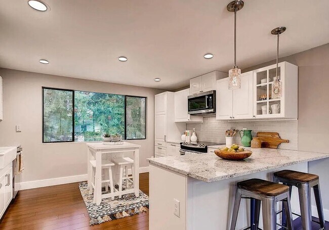 Building Photo - Beautifully Updated Edmonds Home with Spacious Fenced Backyard