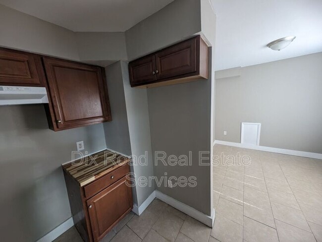 Building Photo - 1047 Lexington Ave